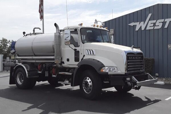 2,000 Gallon Potable Water Truck (WATER2ATTS) - Image 4