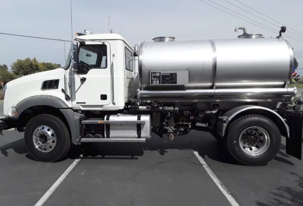 2,000 Gallon Potable Water Truck (WATER2ATTS) - Image 7