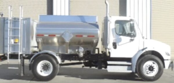 Conventional Equipment Refueler Truck - Image 4