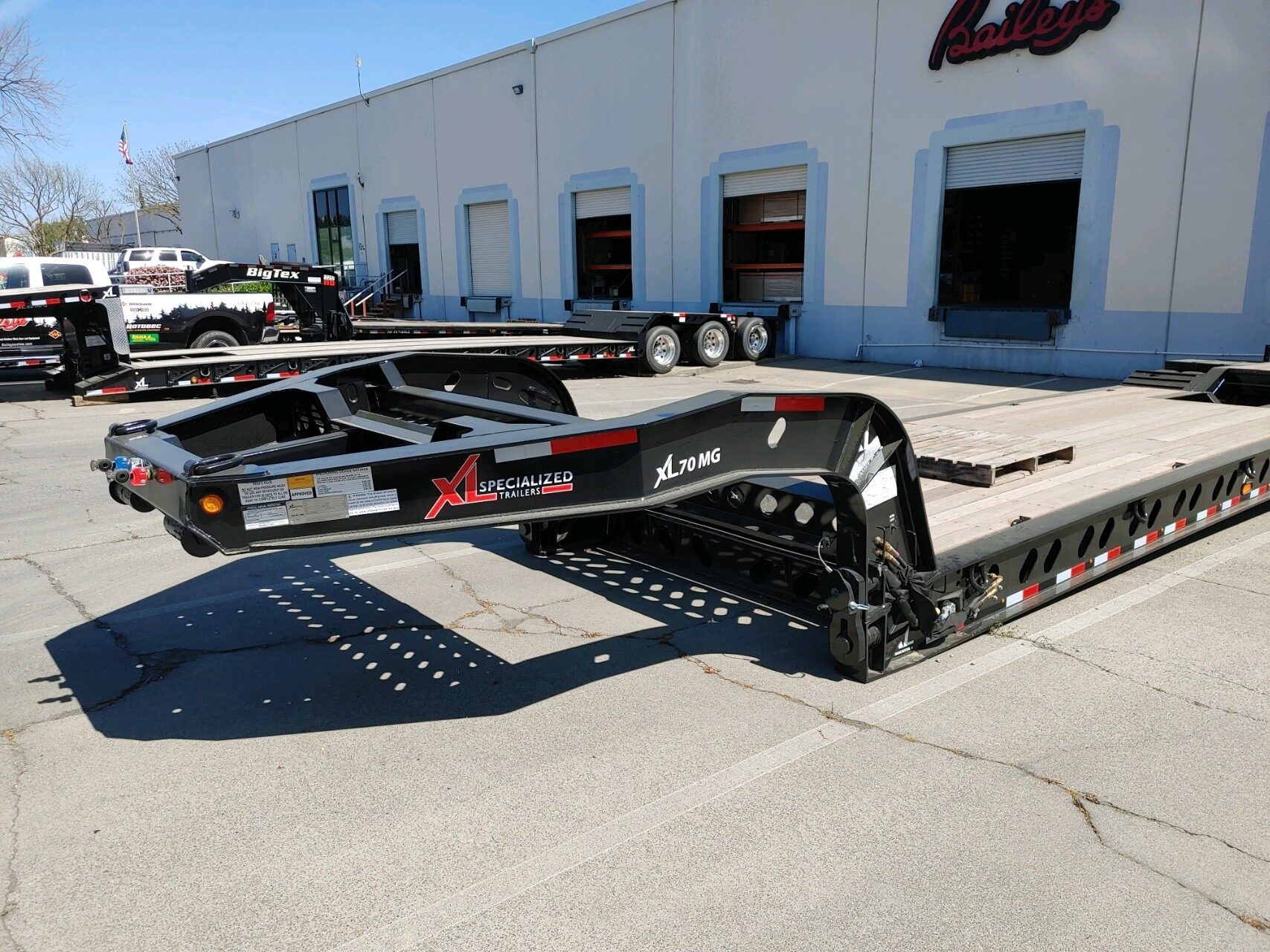 2023 XL Specialized 35 Ton Lowboy Trailer - 70MG (8 Tire)