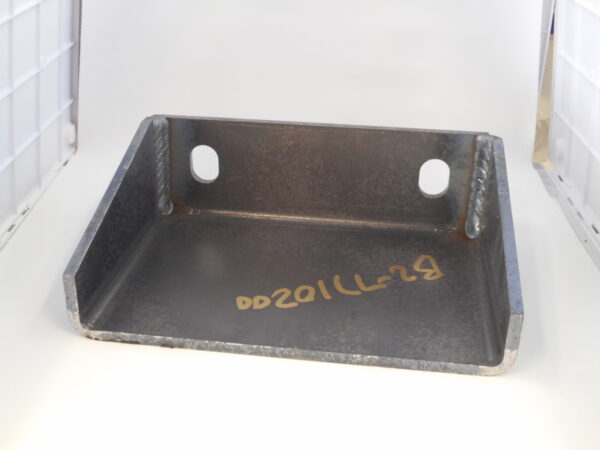 B2-7710200 BRACKET_ UPPER TANK MOUNT