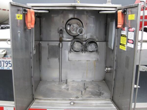 U1026 RENTAL 2008 POLAR 6800 GALLONS STAINLESS STEEL SANITARY - Image 4