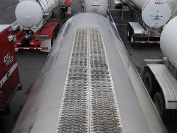 U1026 RENTAL 2008 POLAR 6800 GALLONS STAINLESS STEEL SANITARY - Image 8