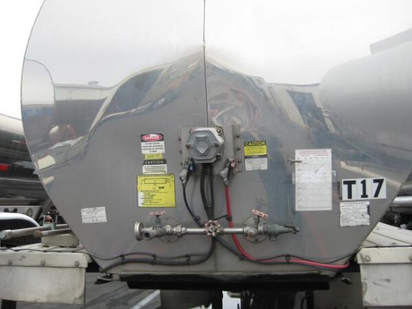 U1026 RENTAL 2008 POLAR 6800 GALLONS STAINLESS STEEL SANITARY - Image 9